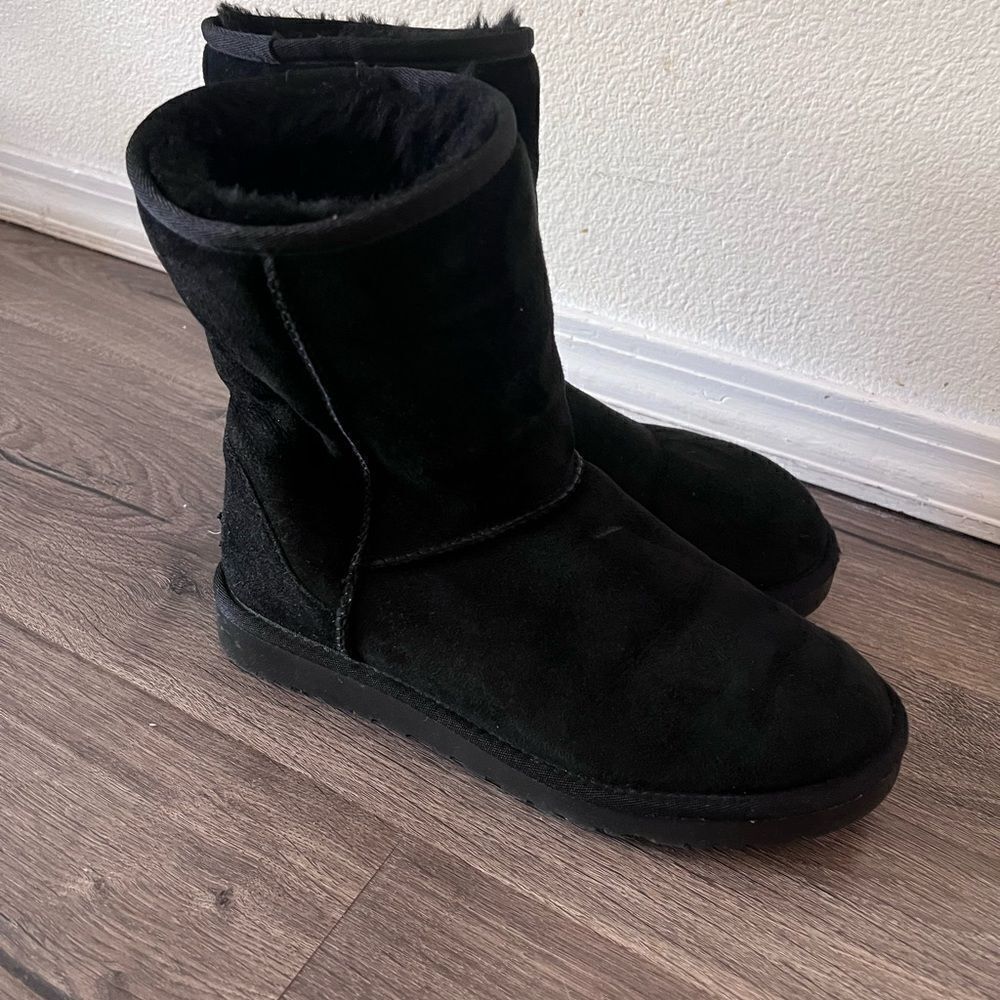 Ugg classic Women Mid Calf Shoes size 8